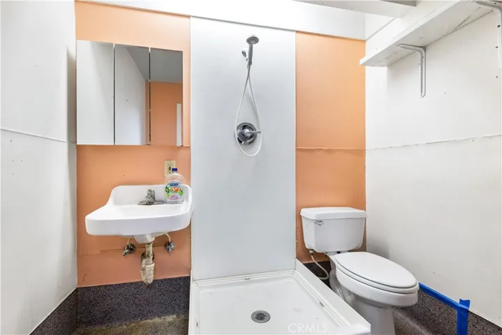 Bathroom 2 w/shower