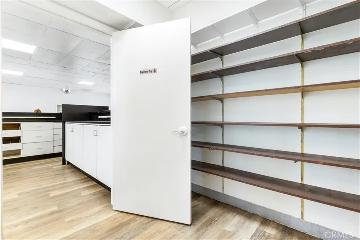 Shelving off workplace platform