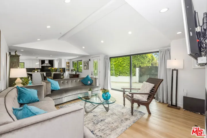 Full Living Room