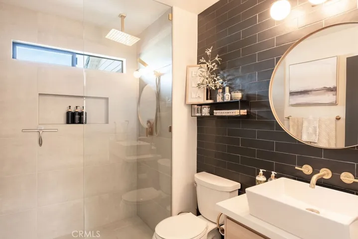 FULL GUEST BATH 1
