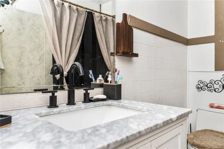 1106 W Santa Ana Boulevard, Santa Ana, California 92703