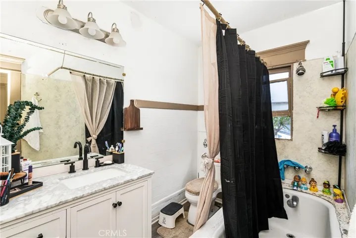 1106 W Santa Ana Boulevard, Santa Ana, California 92703