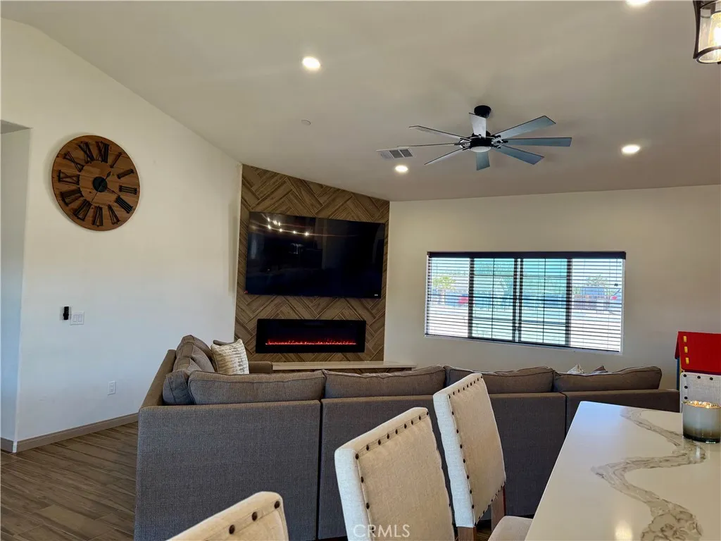 7164 Kingsley Avenue, Hesperia, California 92345 home-pic-18