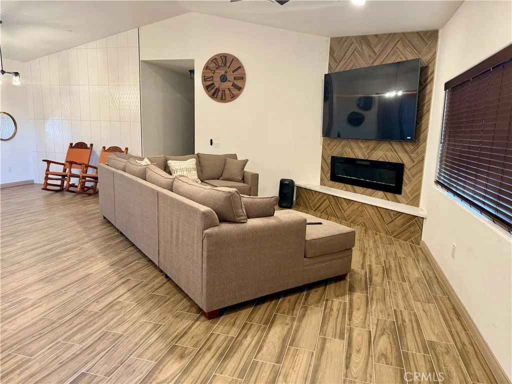7164 Kingsley Avenue, Hesperia, California 92345 home-pic-1