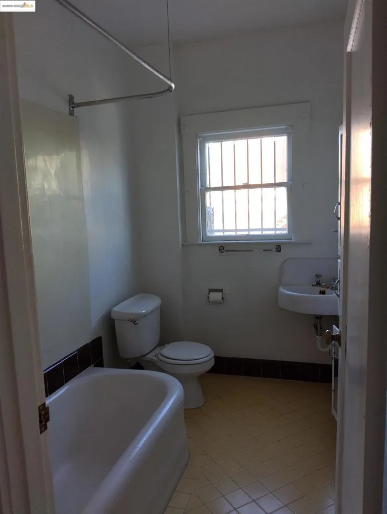 847 E 18th, Oakland, California 94606 home-pic-57