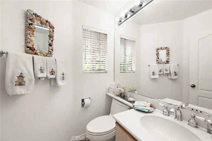 Guest powder bath