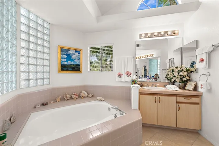 Primary soaking tub