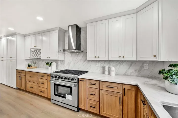 Thor 6-burner gas range, high-capacity hood/vent, and Bosch dishwasher.