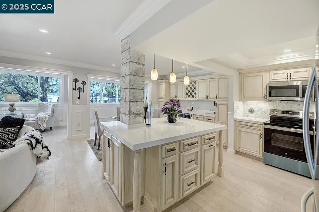 1400 Ptarmigan Dr 4, Walnut Creek, California 94595 home-pic-4