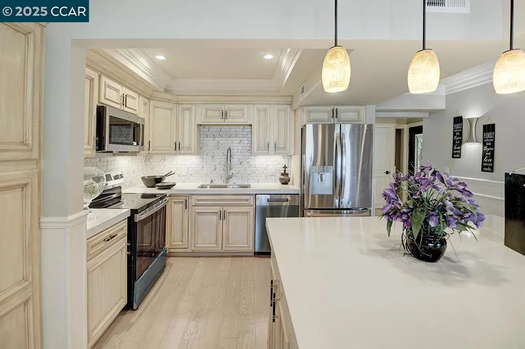 1400 Ptarmigan Dr 4, Walnut Creek, California 94595 home-pic-2