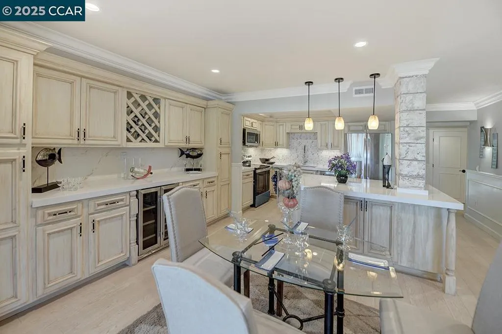 1400 Ptarmigan Dr 4, Walnut Creek, California 94595 home-pic-14