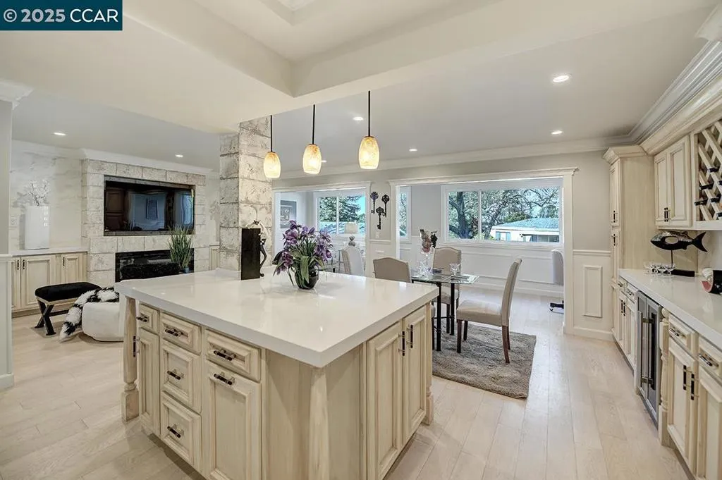 1400 Ptarmigan Dr 4, Walnut Creek, California 94595 home-pic-0