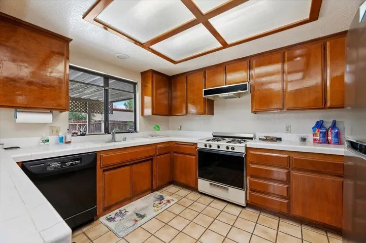 12-Kitchen