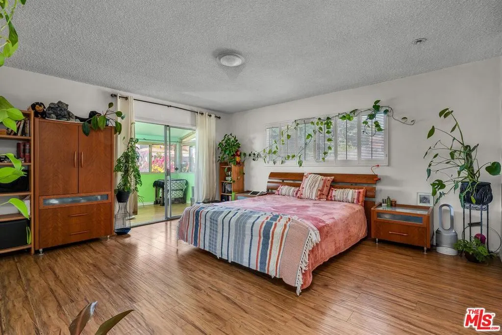 1766 Midvale Avenue, Los Angeles, California 90024 home-pic-18