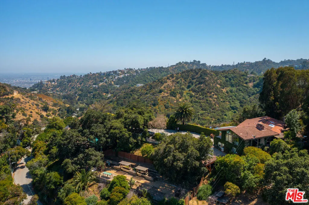 8207 Mulholland Drive, Los Angeles, California 90046 home-pic-15