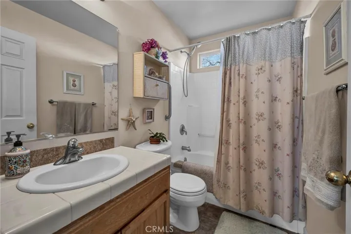 Primary Bath w/jetted tub