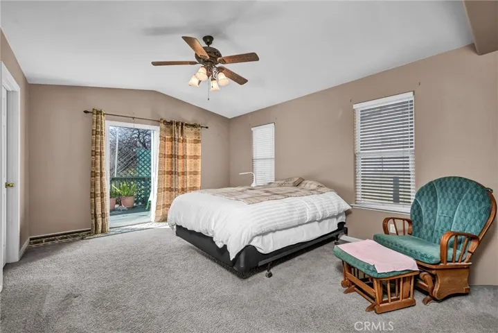 Primary Bedroom w/walk in closet