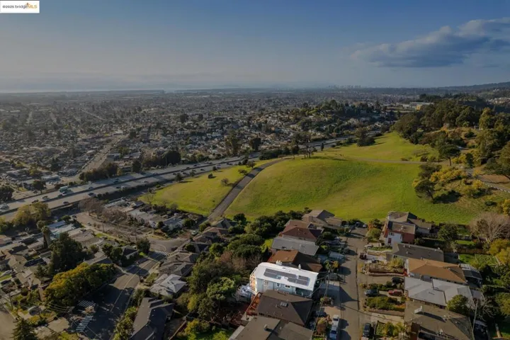3020 Broadmoor Vw, Oakland, California 94605