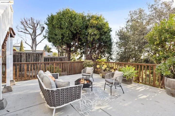 3020 Broadmoor Vw, Oakland, California 94605