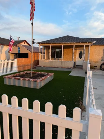 Enclosed Front Yard
