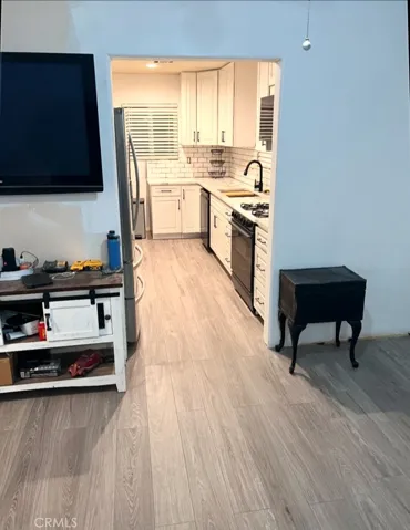 From living looking into Kitchen