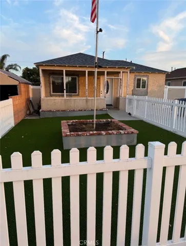Enclosed Front Yard