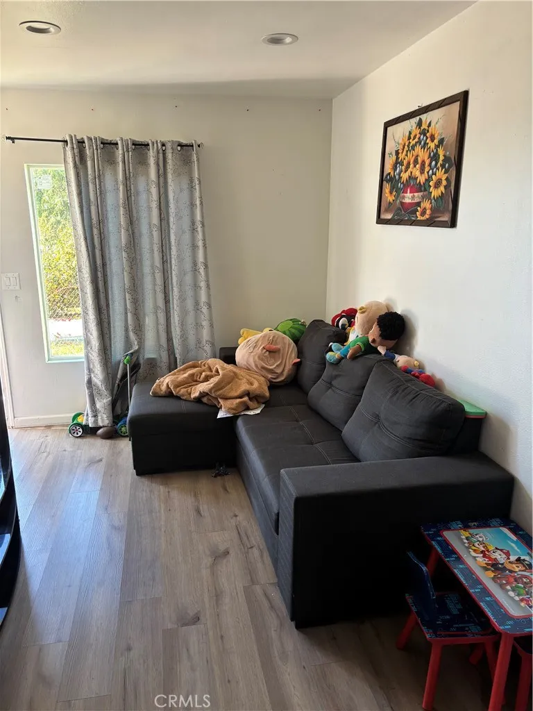 13307 Herron Street, Sylmar, California 91342 home-pic-24