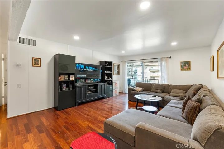 5460 White Oak Avenue E209, Encino, California 91316