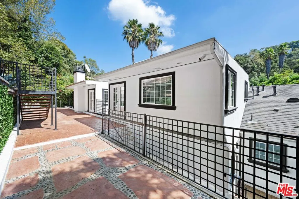 2563 Hutton Drive, Beverly Hills, California 90210 home-pic-57