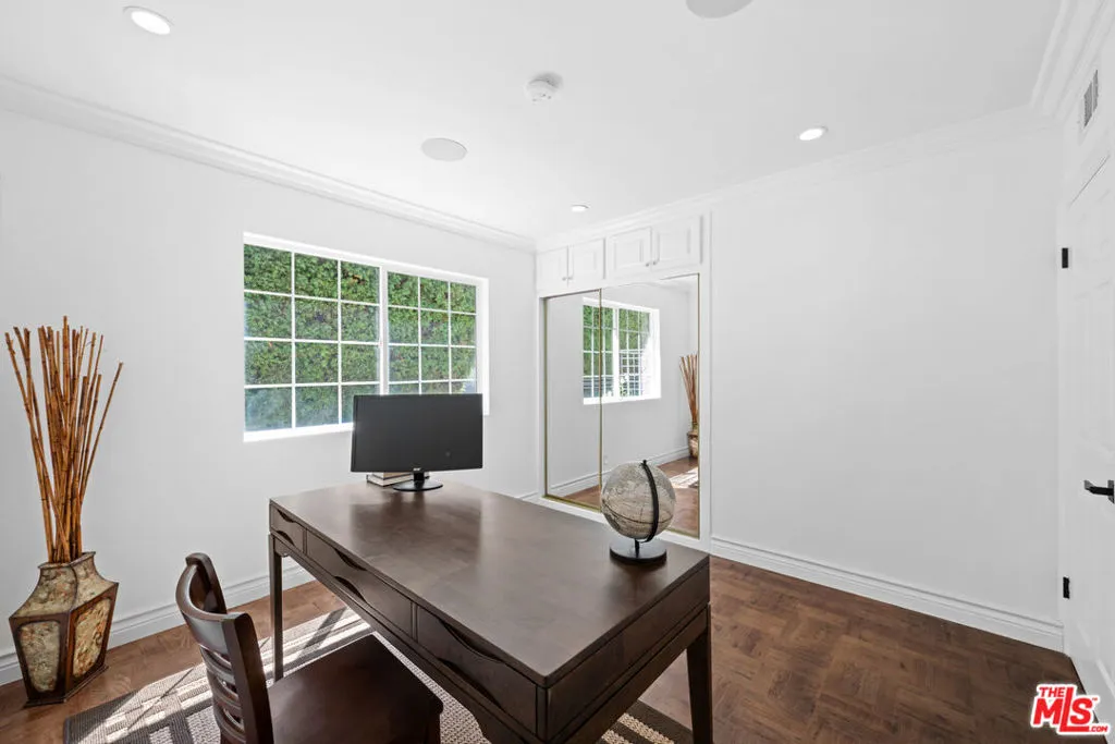 2563 Hutton Drive, Beverly Hills, California 90210 home-pic-25