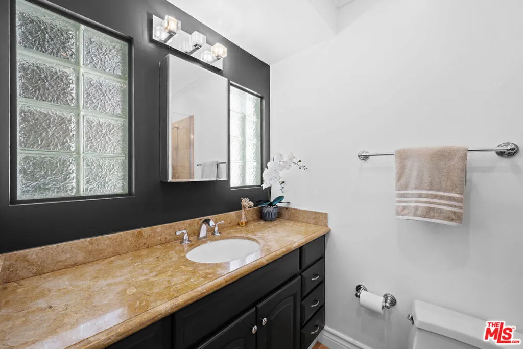 2563 Hutton Drive, Beverly Hills, California 90210 home-pic-31