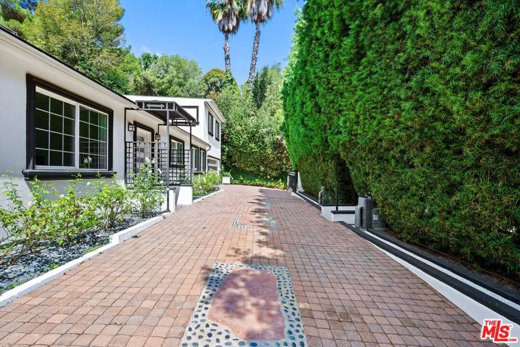 2563 Hutton Drive, Beverly Hills, California 90210 home-pic-62