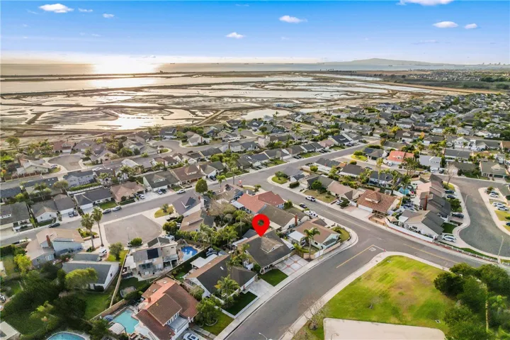 A few steps to the Bolsa Chica Wetlands. Walk to the Beach!