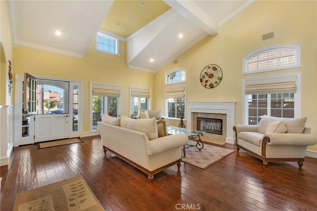 22052 Susan Lane, Huntington Beach, California 92646 home-pic-2