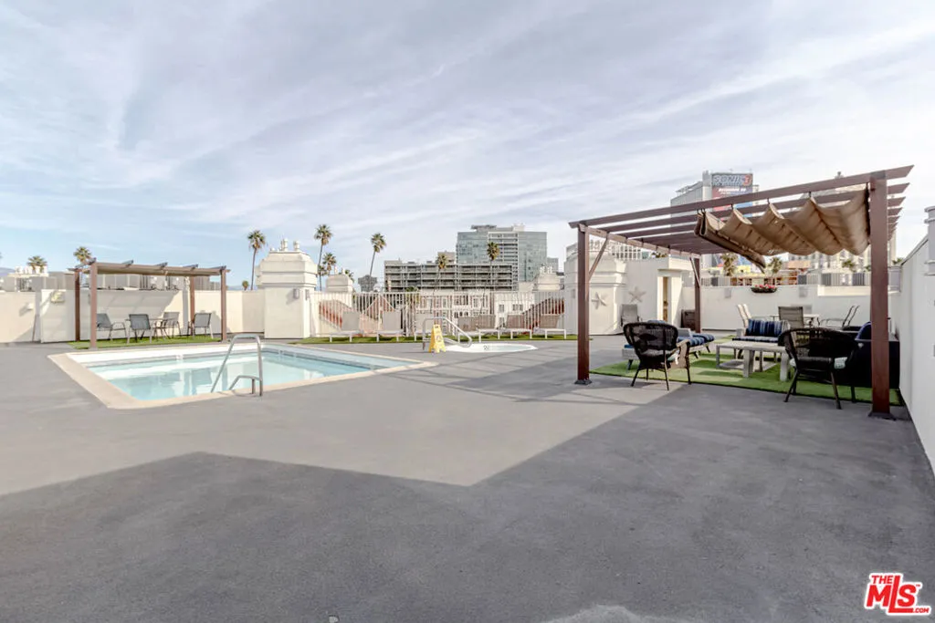 620 S Gramercy Place 105, Los Angeles, California 90005 home-pic-21