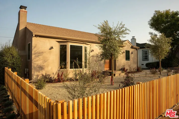 8006 Vicksburg Avenue, Los Angeles, California 90045