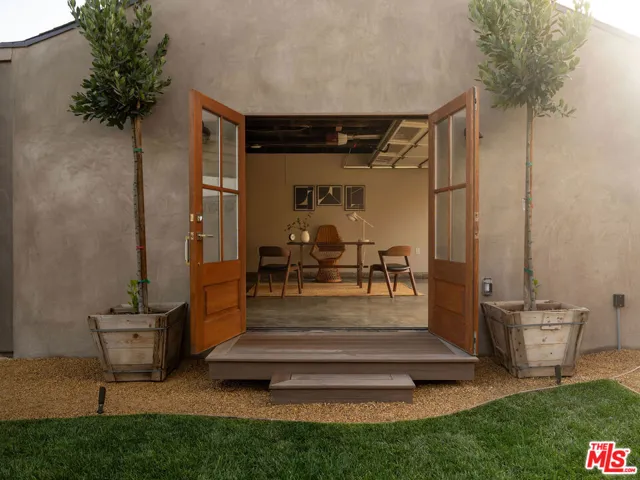 8006 Vicksburg Avenue, Los Angeles, California 90045