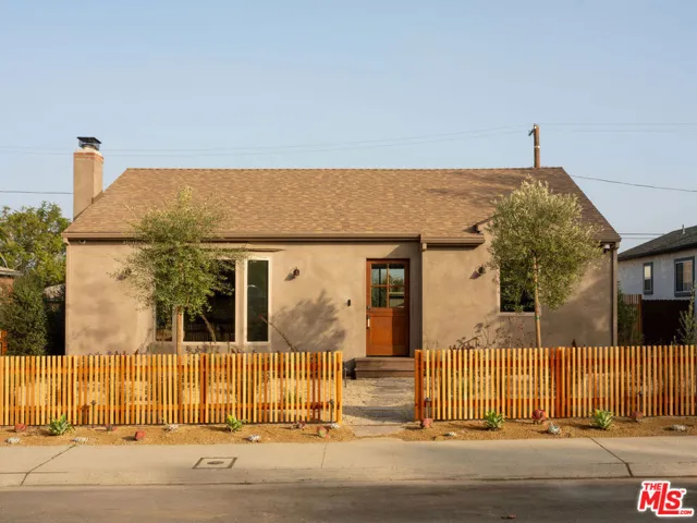 8006 Vicksburg Avenue, Los Angeles, California 90045