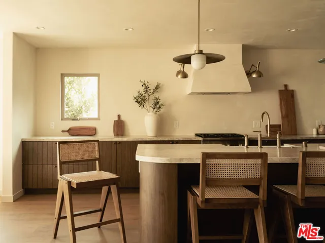 8006 Vicksburg Avenue, Los Angeles, California 90045