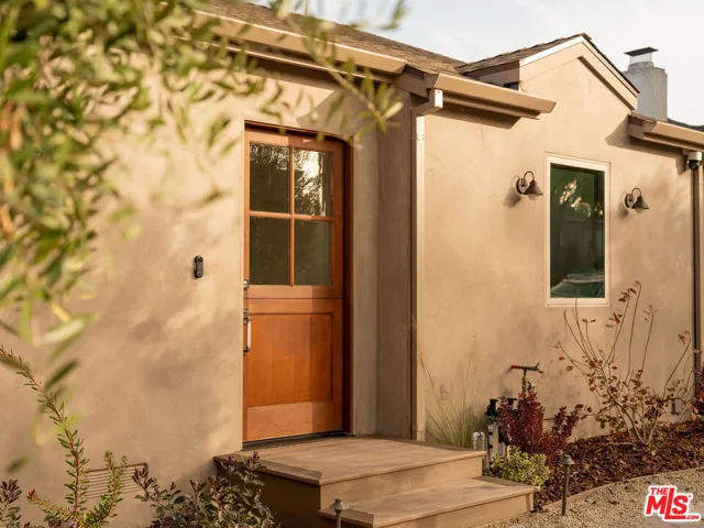 8006 Vicksburg Avenue, Los Angeles, California 90045