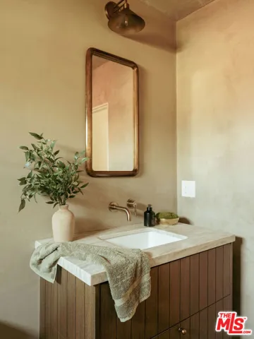 8006 Vicksburg Avenue, Los Angeles, California 90045