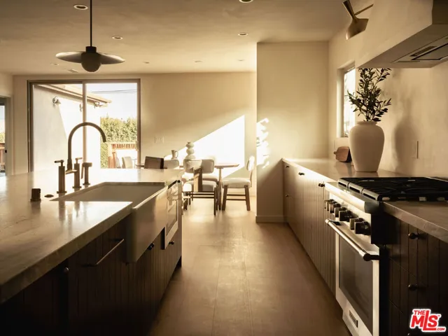 8006 Vicksburg Avenue, Los Angeles, California 90045
