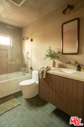 8006 Vicksburg Avenue, Los Angeles, California 90045