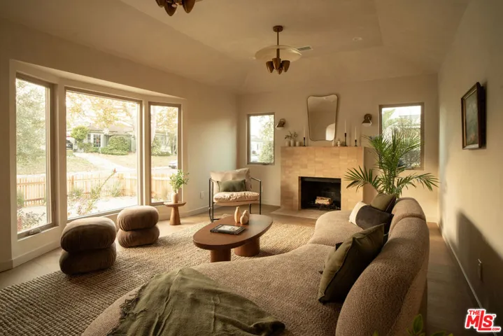 8006 Vicksburg Avenue, Los Angeles, California 90045