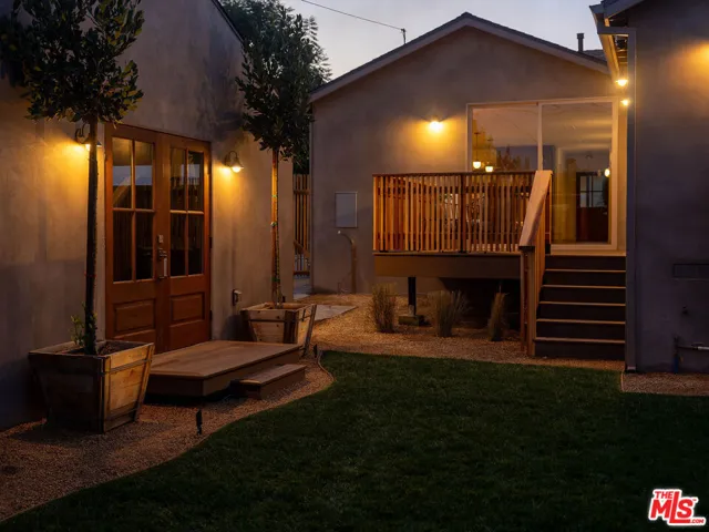 8006 Vicksburg Avenue, Los Angeles, California 90045