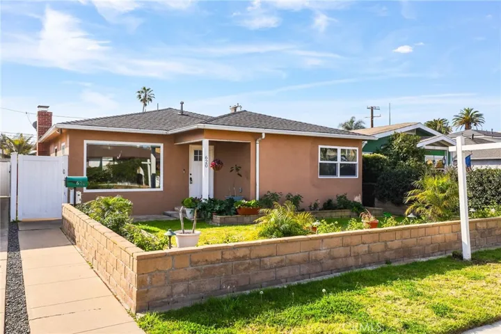 620 Hartford Avenue, Huntington Beach, California 92648