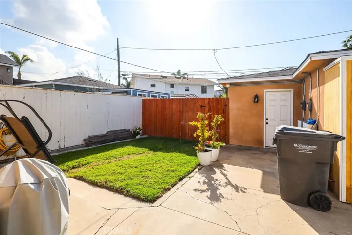 620 Hartford Avenue, Huntington Beach, California 92648