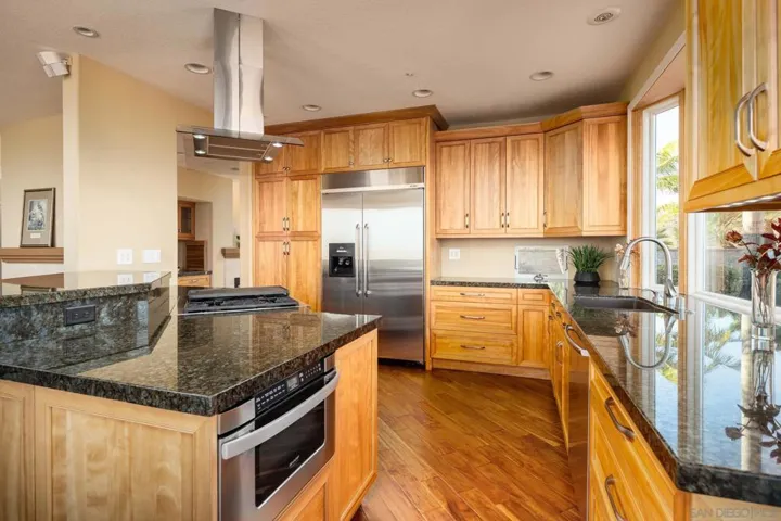 2104 View Crest Gln, Escondido, California 92026