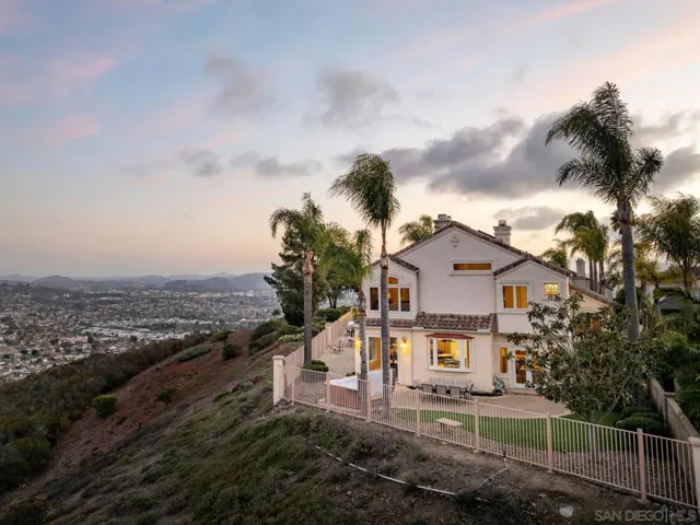 2104 View Crest Gln, Escondido, California 92026