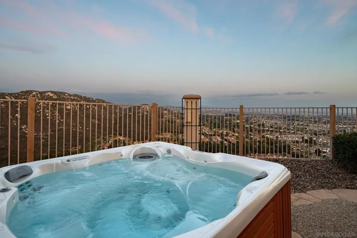2104 View Crest Gln, Escondido, California 92026